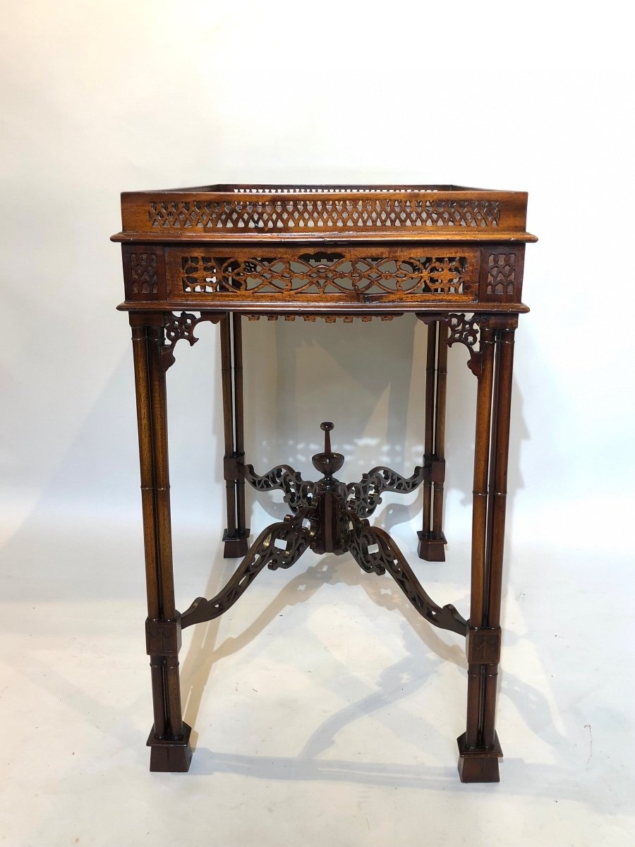 Mahogany Tea Table Or Serving Table From The Late 19th Century. -photo-3