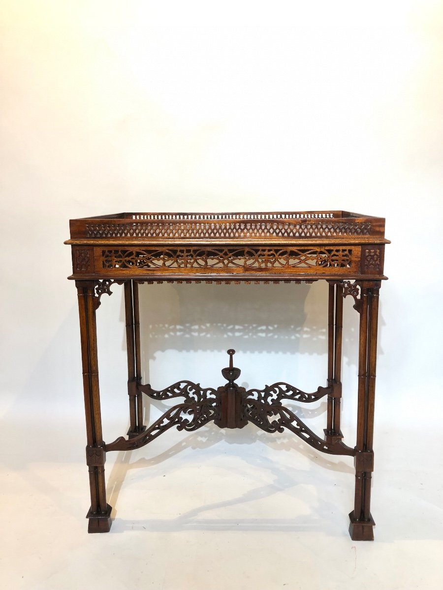 Mahogany Tea Table Or Serving Table From The Late 19th Century. 