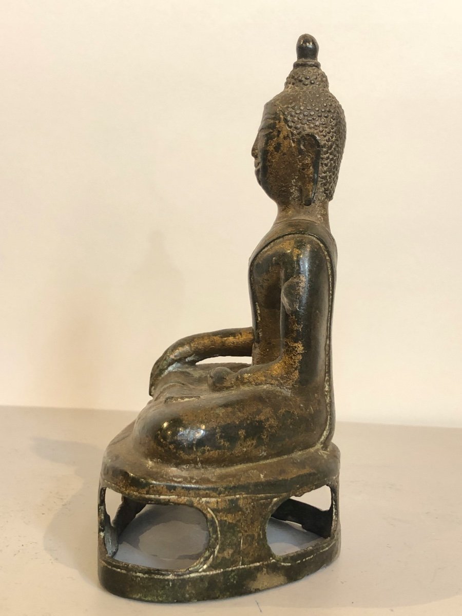 18th Century Bronze Buddha Of Thai Origin.-photo-1