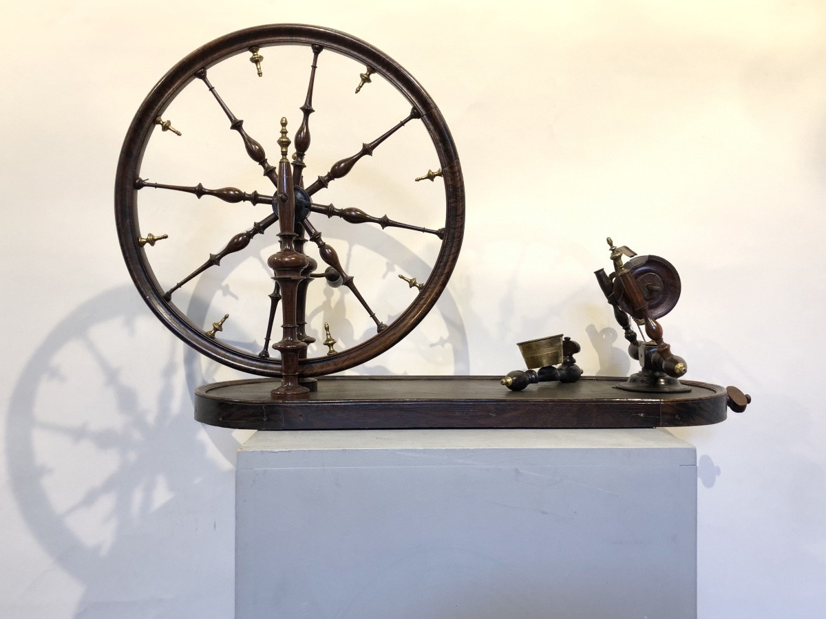 18th Century Table Spinning Wheel. -photo-3