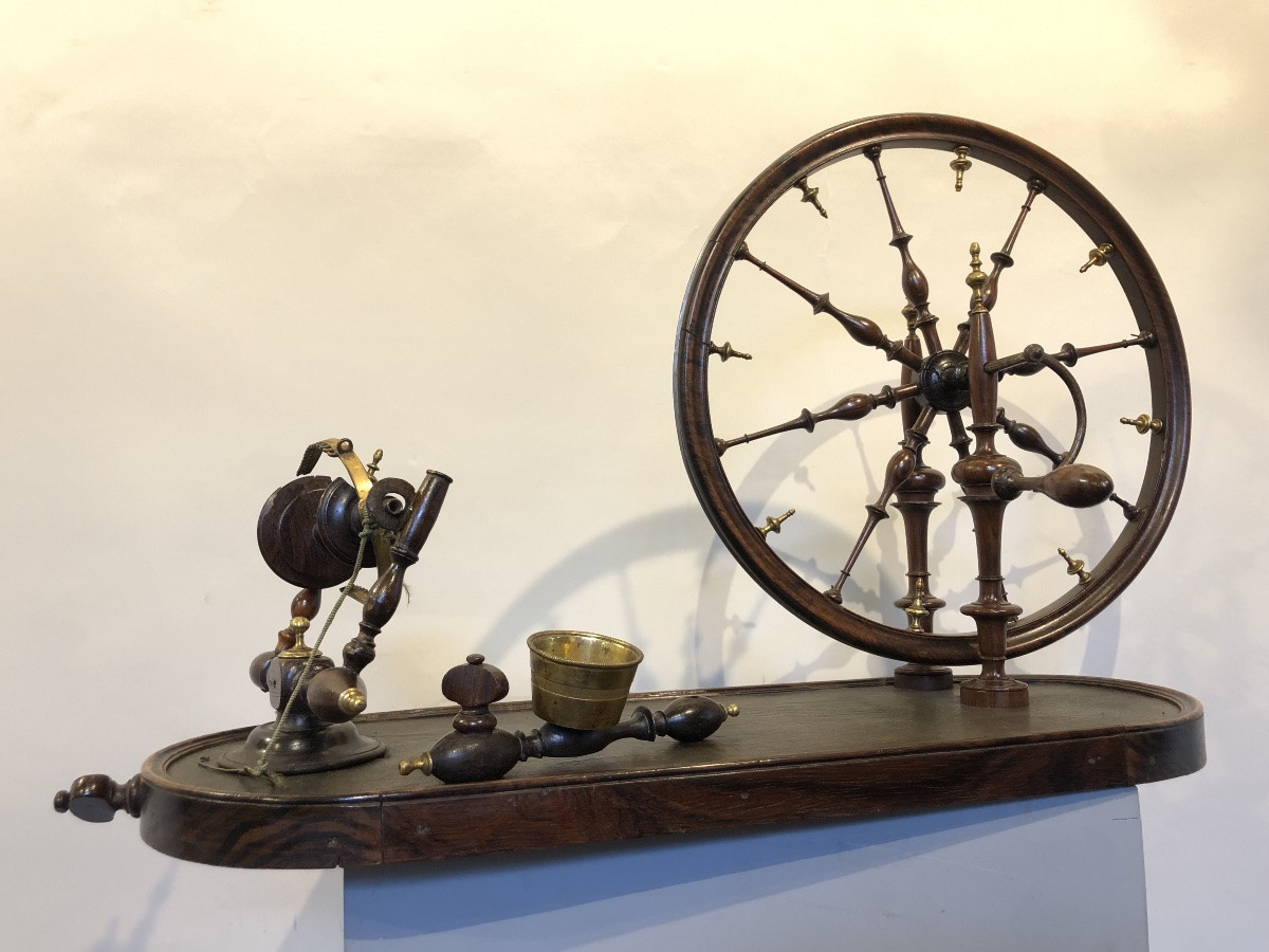 18th Century Table Spinning Wheel. -photo-4