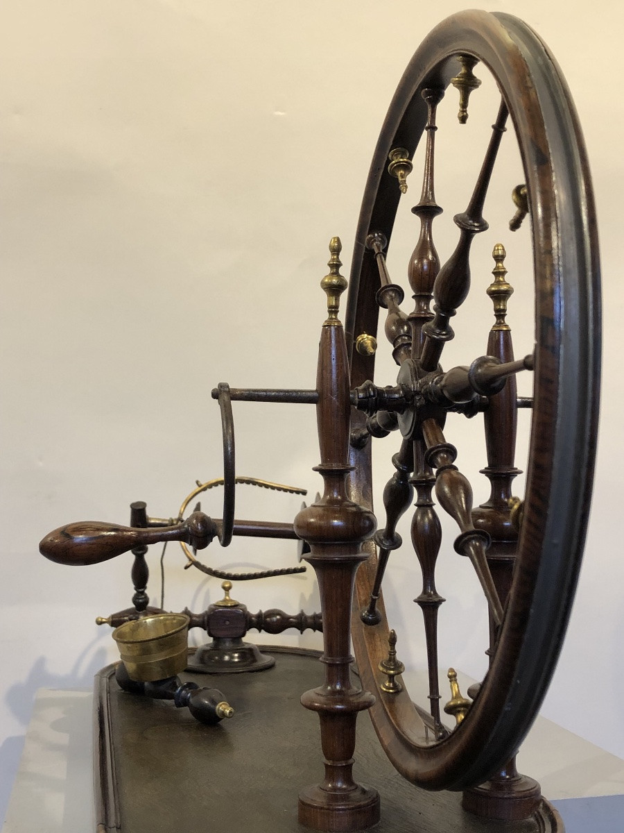 18th Century Table Spinning Wheel. -photo-2