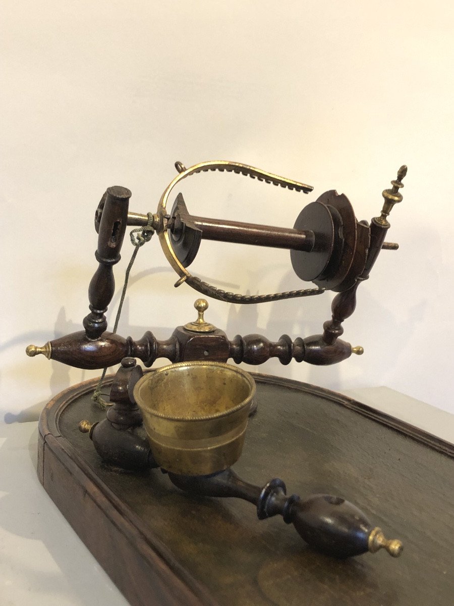 18th Century Table Spinning Wheel. -photo-4