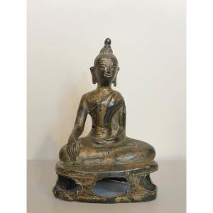 Bouddha En Bronze Du XVIIIe Siècle D’origine Asiatique.