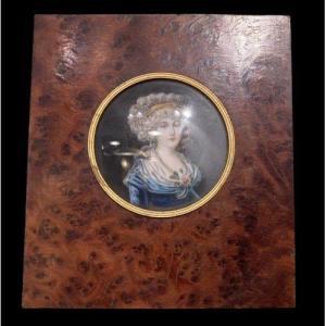 Miniature Magnifying Glass Frame