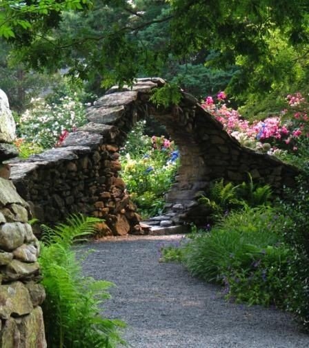 LES JARDINS SECRETS - ARCHES et PASSAGES