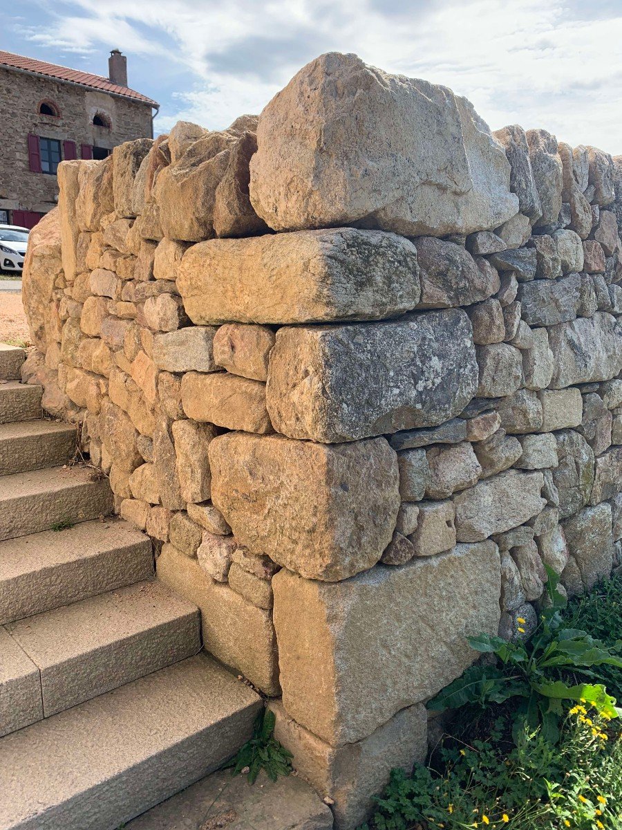 Burgundy Stone Walls-photo-4