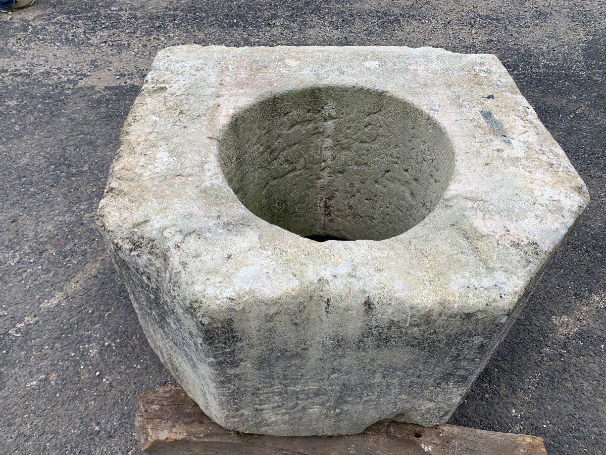 Burgundian Well - 17th Century-photo-2