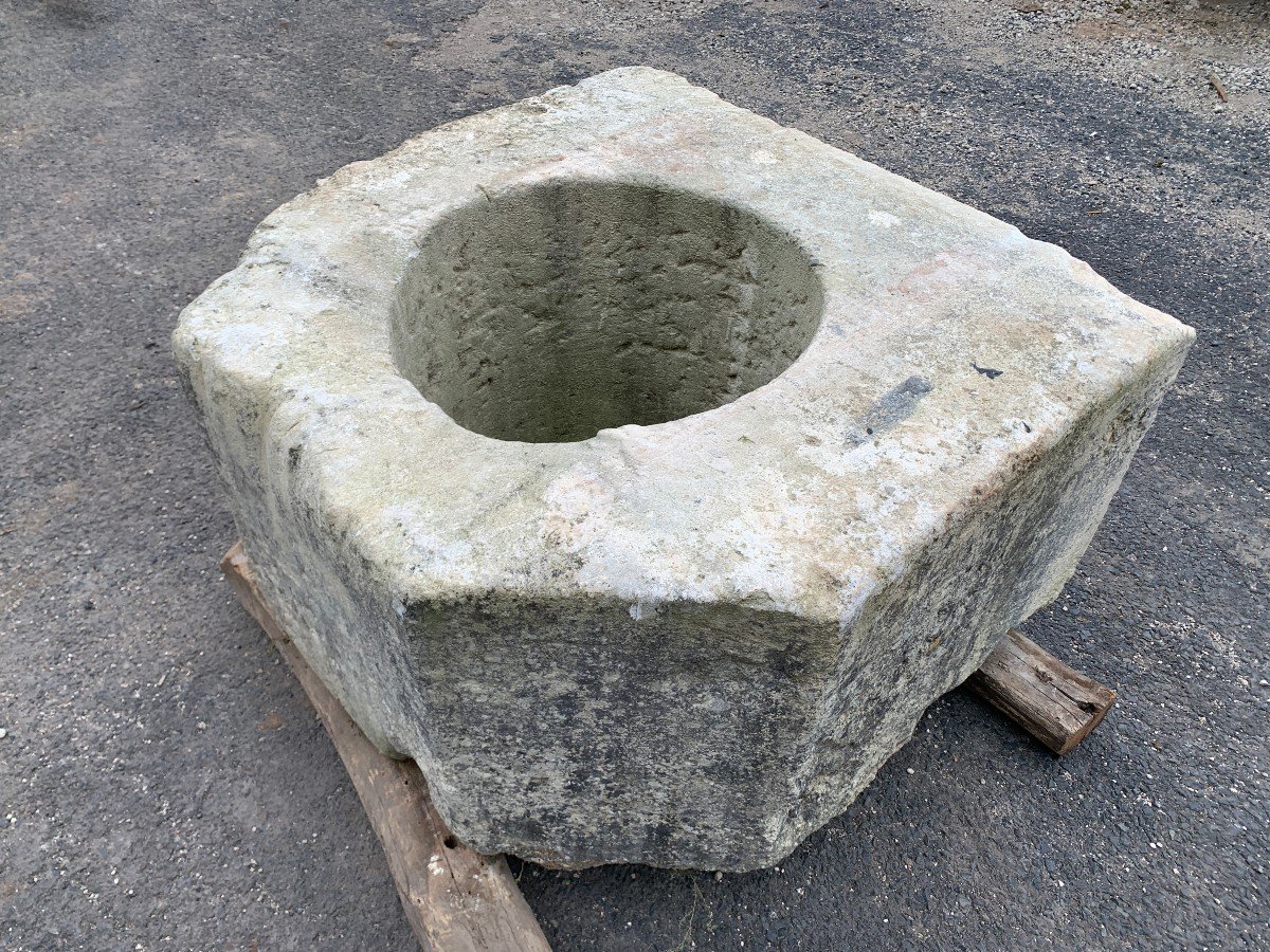 Burgundian Well - 17th Century-photo-1