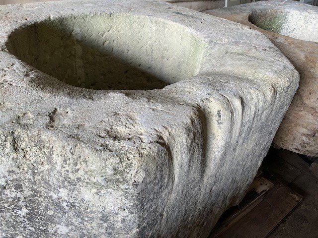 Burgundian Well - 17th Century-photo-8