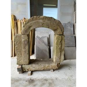 Small Window Frame - Late 16th Century Period - Arched Lintel - Circa 1580/1620