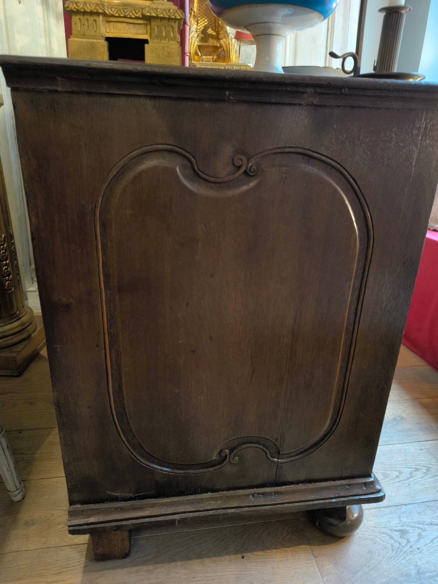 Oak Chest Of Drawers. Probably Belgian Work From The Beginning Of The 18th Century.-photo-3