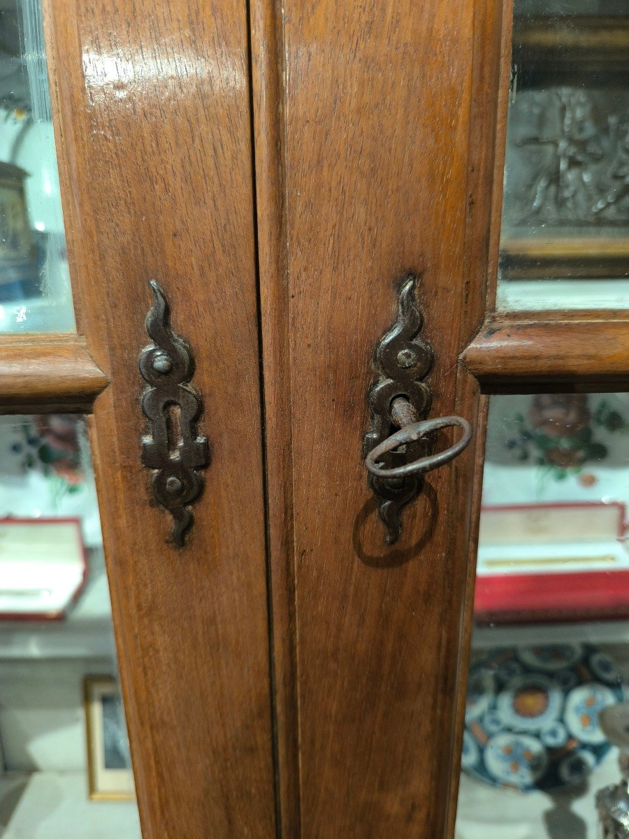 18th Century Walnut Display Cabinet-photo-1