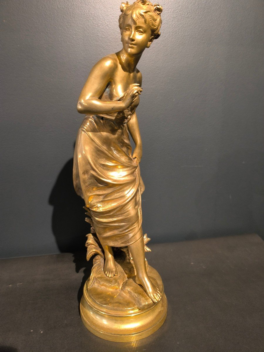 Statue De Jeune Femme Au Bain En Bronze Doré. XIXème Siècle