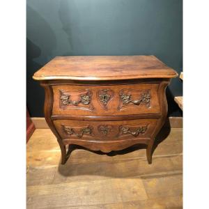 Commode, Dite Sauteuse, En Noyer De La Région d'Agen. Epoque Louis XV