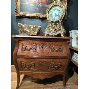 Commode, Dite Sauteuse, En Noyer De La Région d'Agen. Epoque Louis XV