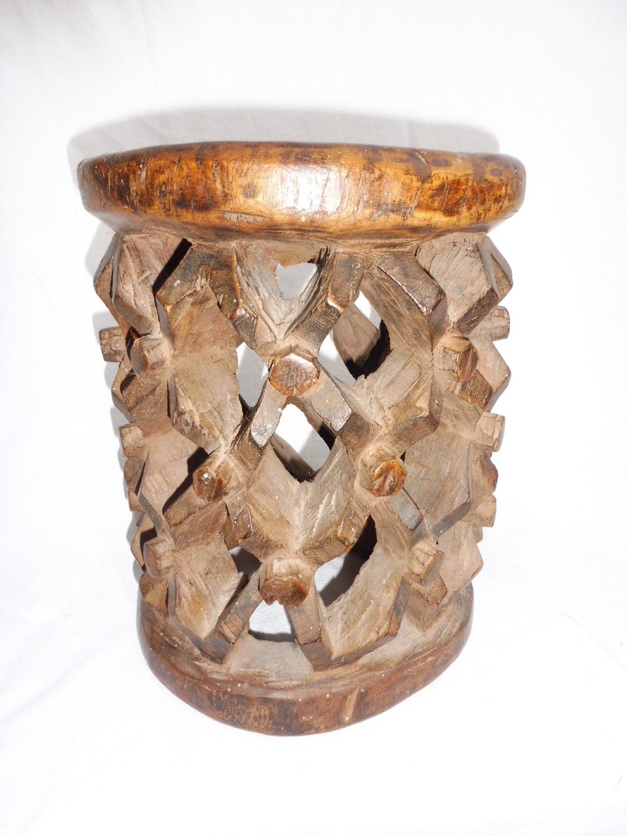 Tabouret de Dignitaire, Bamiléké, Cameroun. Bamileke bois lourd à patine ancienne incrustée, 30X27X39Cm XIXème 19ème Araignées stylisées mygales -photo-2