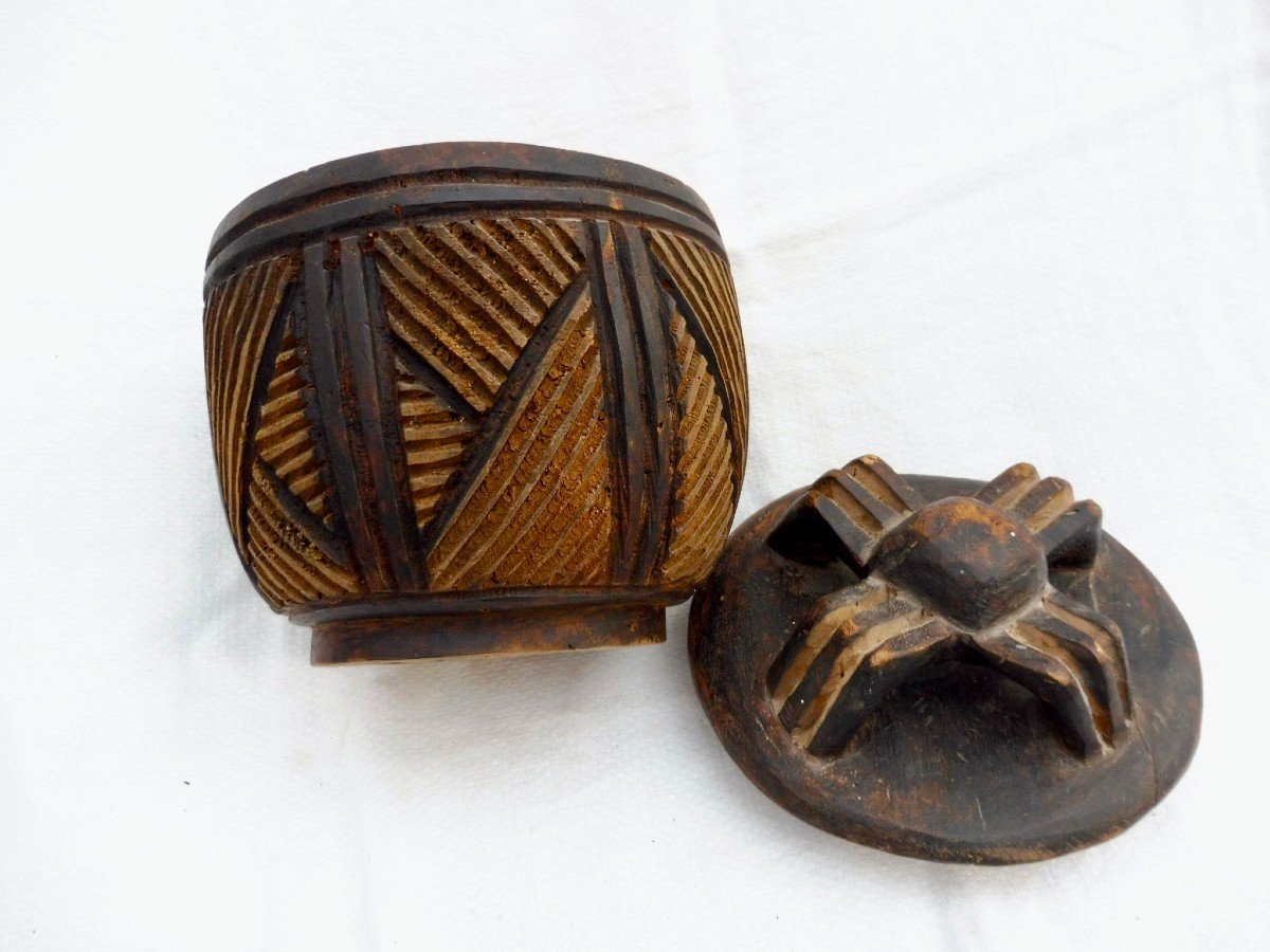 Cameroon Bamileke Food Box Geometric Decor Stylized Spider  Knob 27cm -photo-1