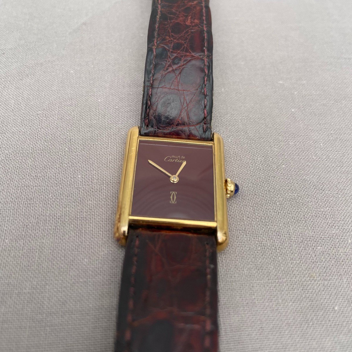 CARTIER Tank Must homme femme Montre bracelet en vermeil. GM  Coffret boite  et papiers de garantie d'origine cadran Bordeaux Grenat uni année 1993-photo-2