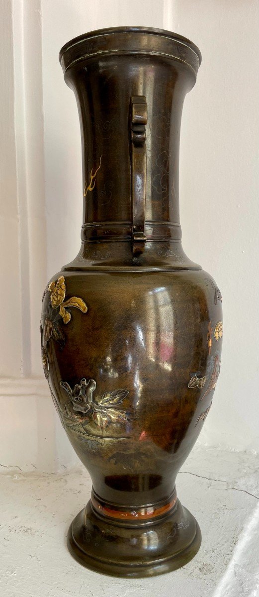 Japon Meiji 1868-1912 grand vase balustre bronze à décor oiseaux et fleurs en relief 46cm 5.7KG-photo-4