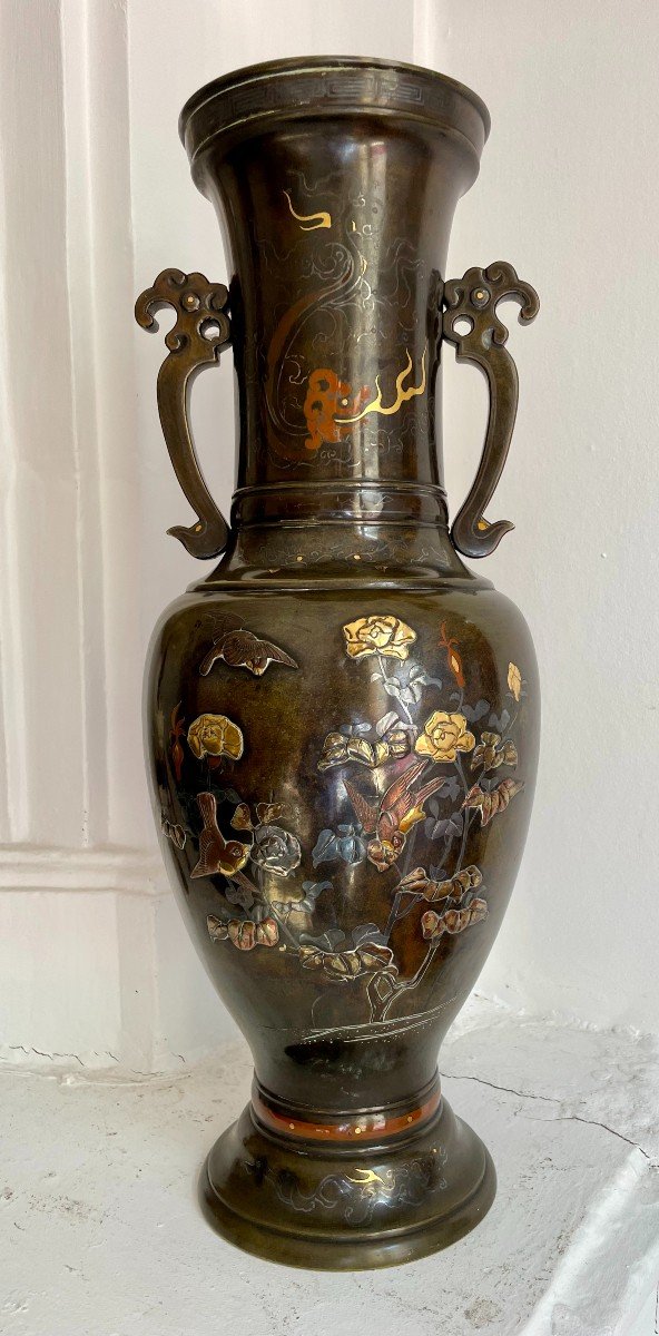 Japon Meiji 1868-1912 grand vase balustre bronze à décor oiseaux et fleurs en relief 46cm 5.7KG-photo-8