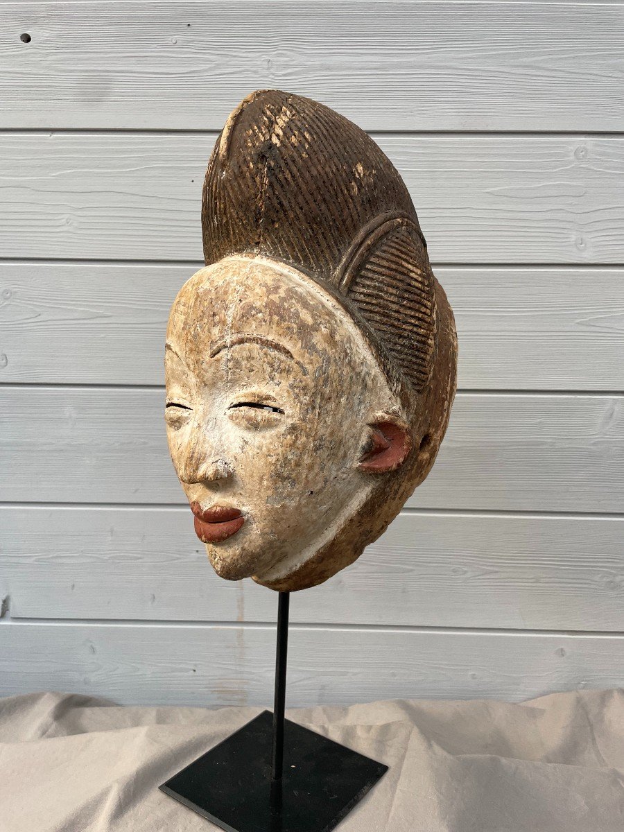 Masque d'Initiation Okuyi Punu, Gabon. Bois De Fromager, Kaolin, Pigments Rouges. H. 38cm -photo-2