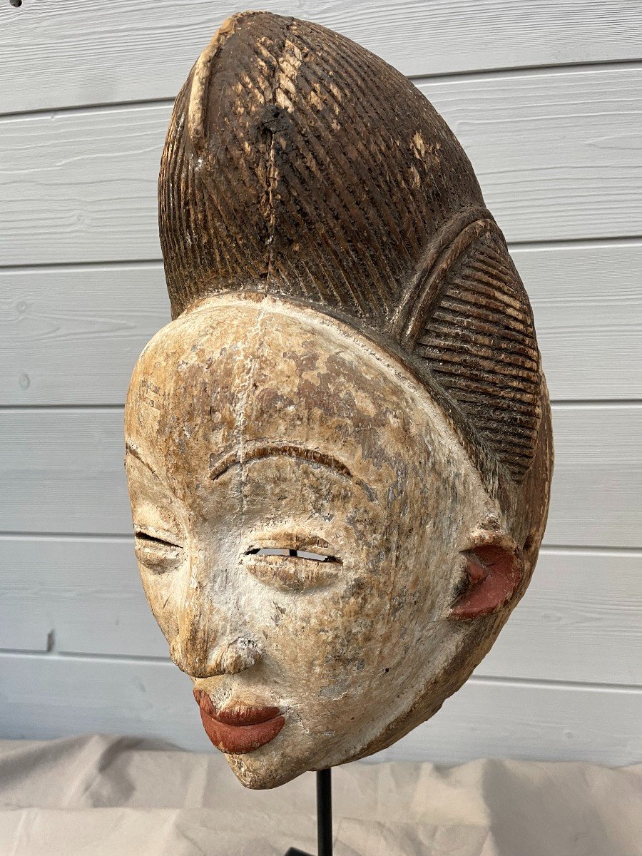 Masque d'Initiation Okuyi Punu, Gabon. Bois De Fromager, Kaolin, Pigments Rouges. H. 38cm -photo-2