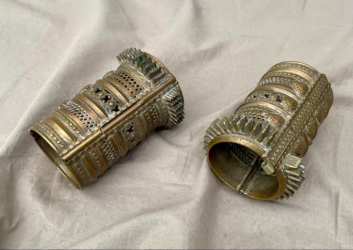 Paire de bracelets manchettes de femme bilezik bronze , Turkmenistan Afghanistan 