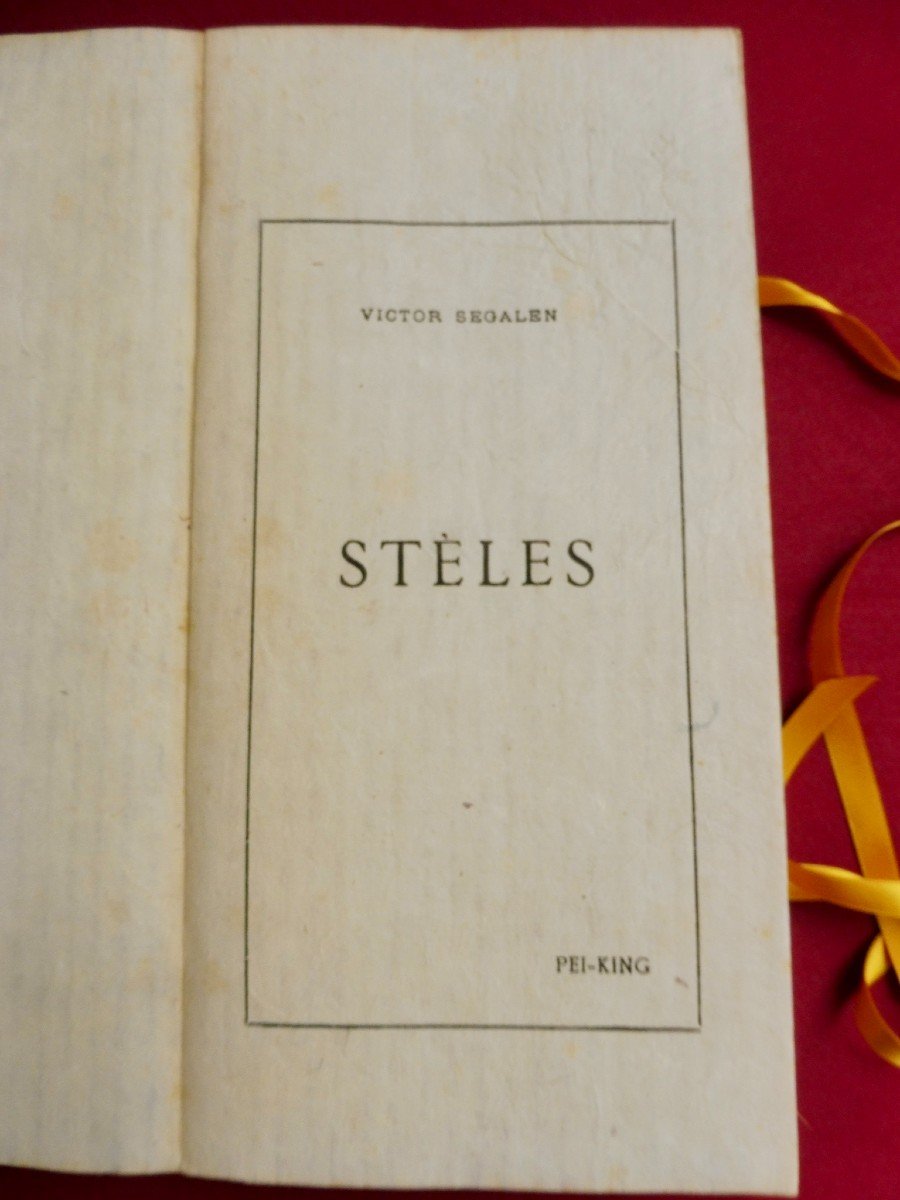 Victor Segalen : " Stèles " . Pékin, Presses Du Pei-t'ang, Pour Paris, Crès, 1914 In-4 Plats Ais De Bois édition Numérotée Et Limitée à 640 Exemplaires 1 Des 570 Ex Sur Vergé Feutré N°140/570 维克多·塞格伦：“石碑”。北京，杜培堂出版社，年 编号和限量版 640 份 570 份中的 1 份，无光泽平纹纸-photo-8