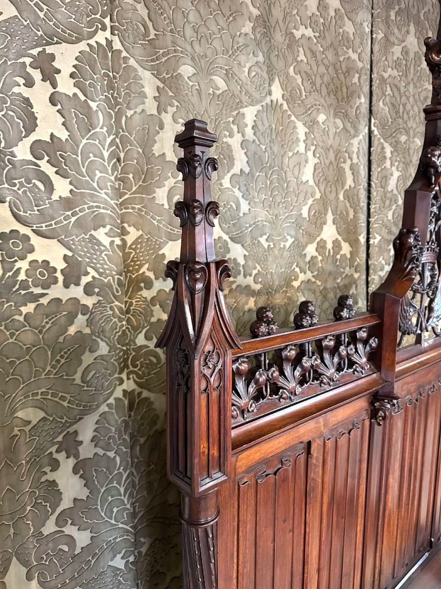 19th Century Gothic Style Walnut Bed-photo-4