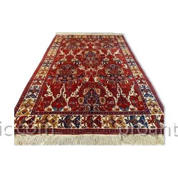 Grand Persian Heriz Rug