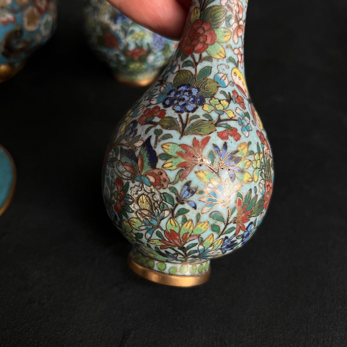 Teapot And Pair Of Bronze Vases, Cloisonné Enamels On A Turquoise Blue Background, China 19th Century -photo-6