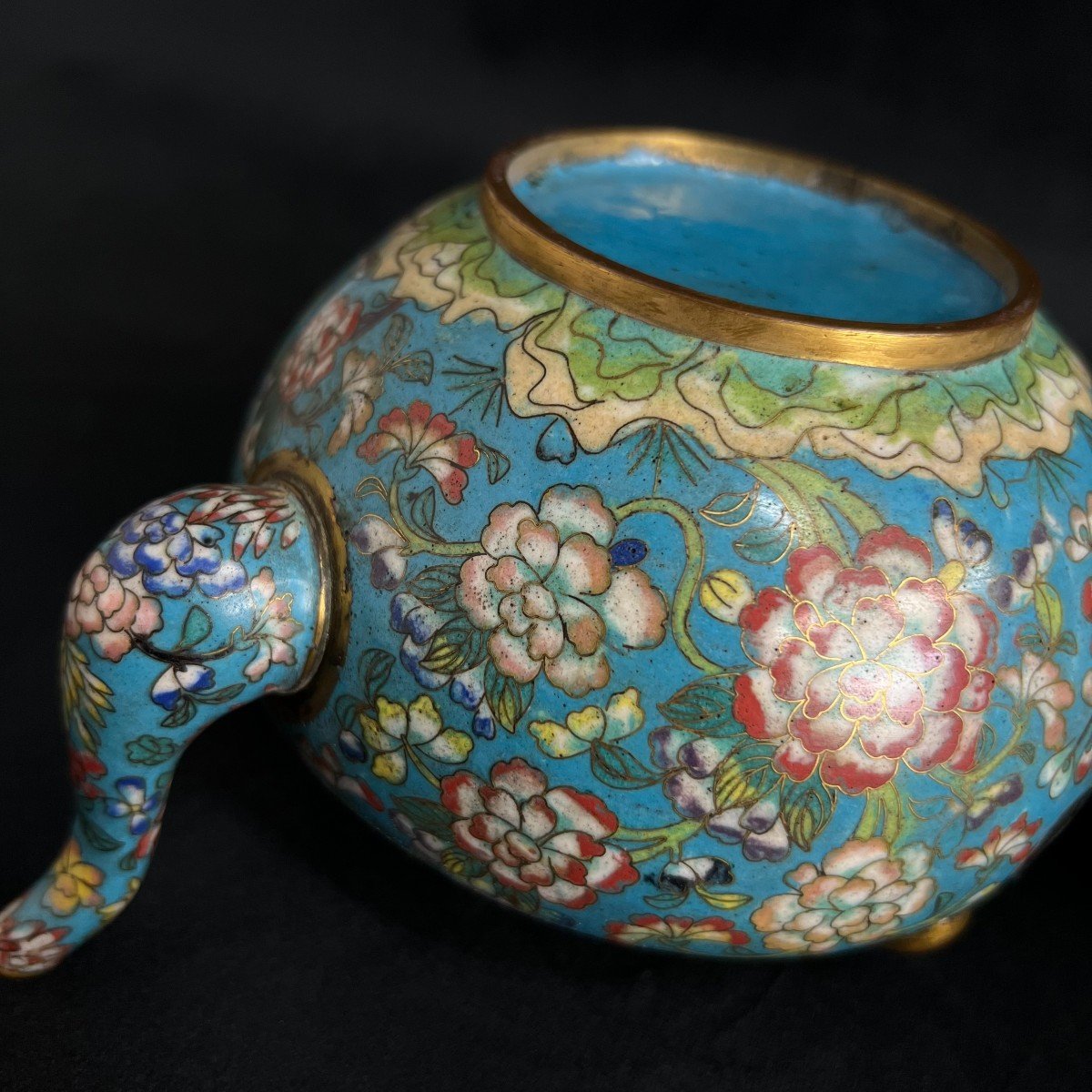 Teapot And Pair Of Bronze Vases, Cloisonné Enamels On A Turquoise Blue Background, China 19th Century -photo-7