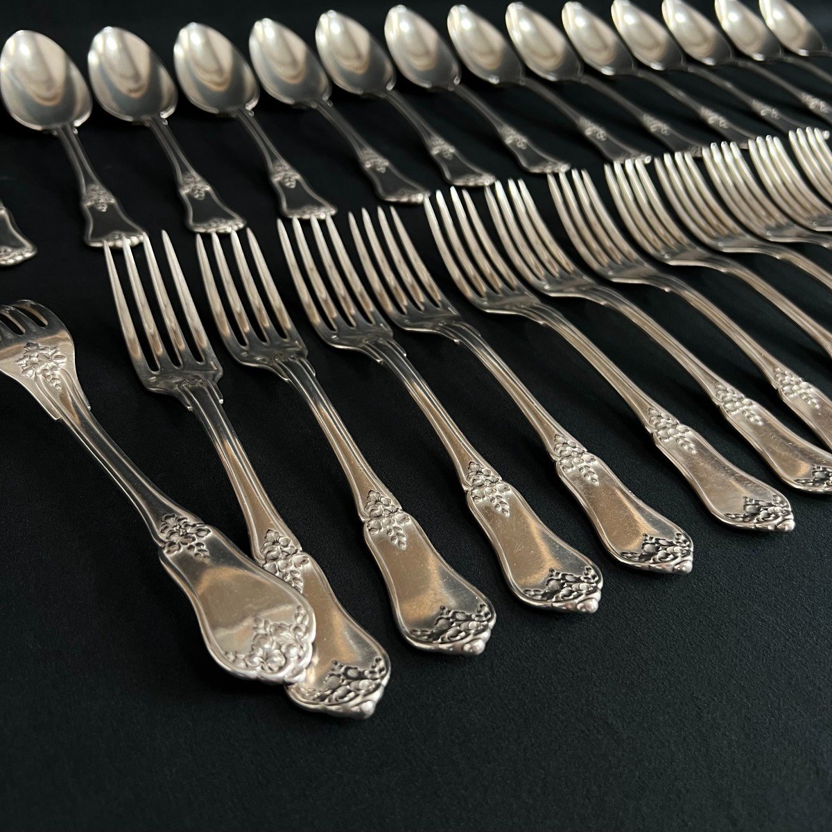 32 Piece Christofle 19th Century Cutlery Set Spoons And Forks Rare Model - Paris France-photo-3