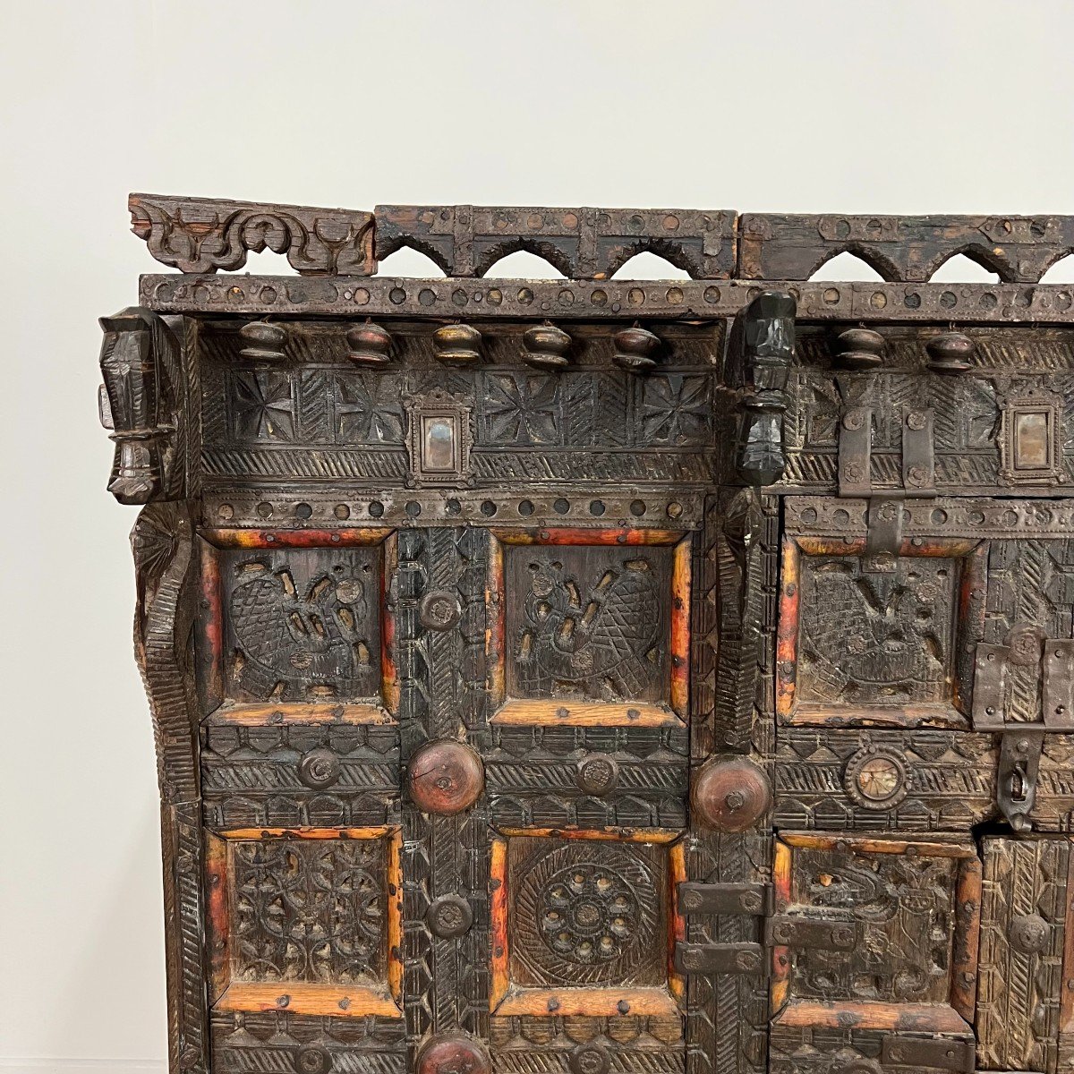 Antique Large Wooden Chest From Nepal, Asian Art, India, Carved Wood, 19th Century Wedding Chest-photo-2