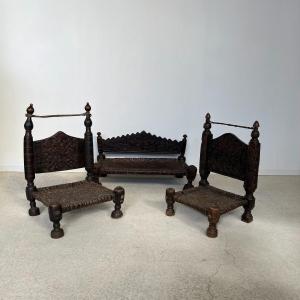 Salon Ancien Chaises Et Banc Afghan Nuristan Bois Et Cuir, 19ème Siècle