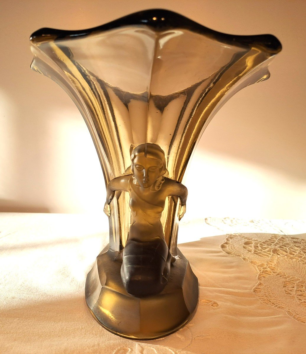 Art Deco Cornet Cup, In Pressed Molded Glass, Decorated With Kneeling Women, 1930s-photo-3