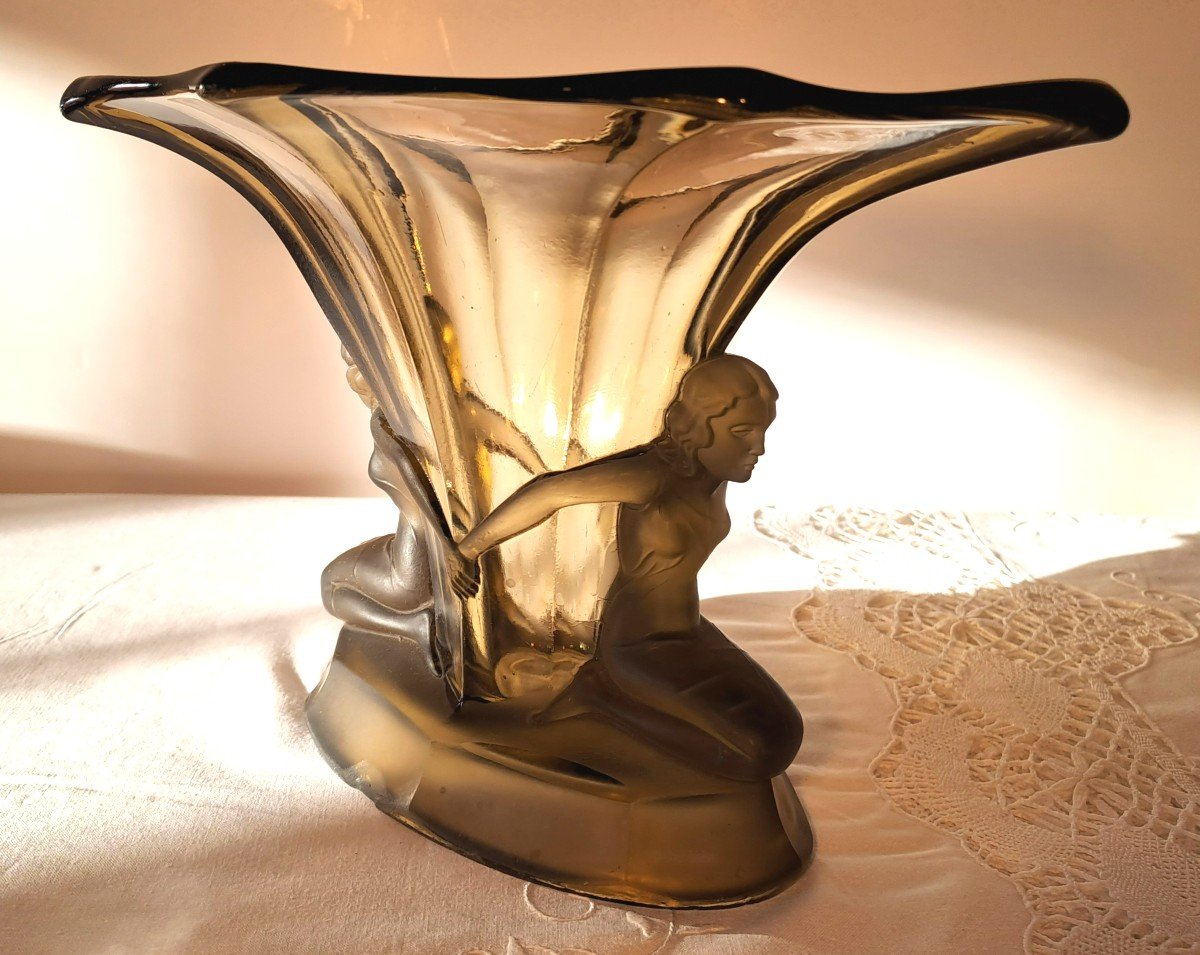 Art Deco Cornet Cup, In Pressed Molded Glass, Decorated With Kneeling Women, 1930s-photo-4