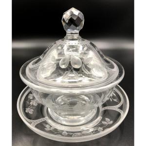 Bonbonniere Or Drageoir And Its Cup, Engraved Crystal From Maison Vessière In Baccarat, 20th Century