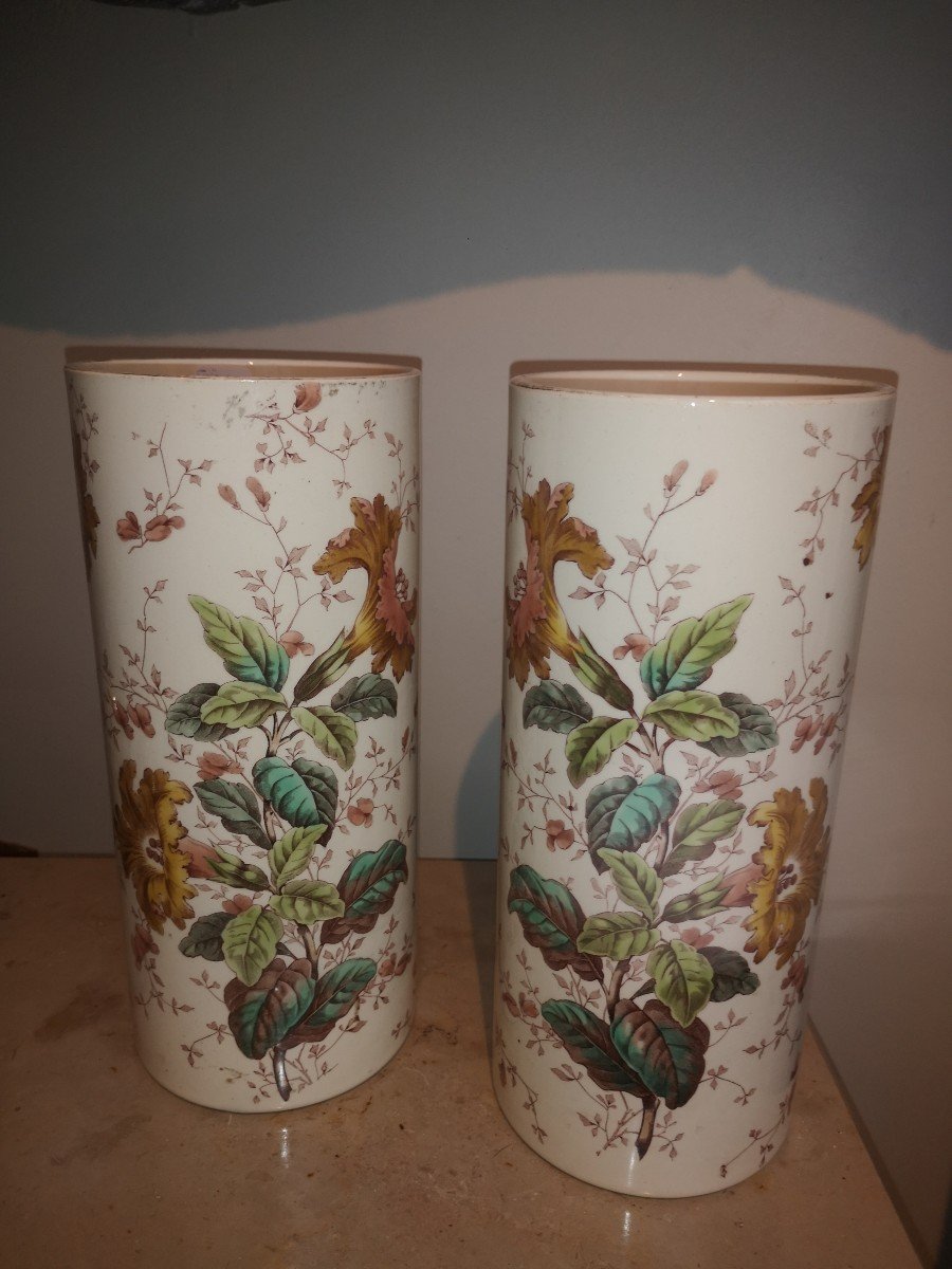 Paire de vases rouleau en faïence Lunéville