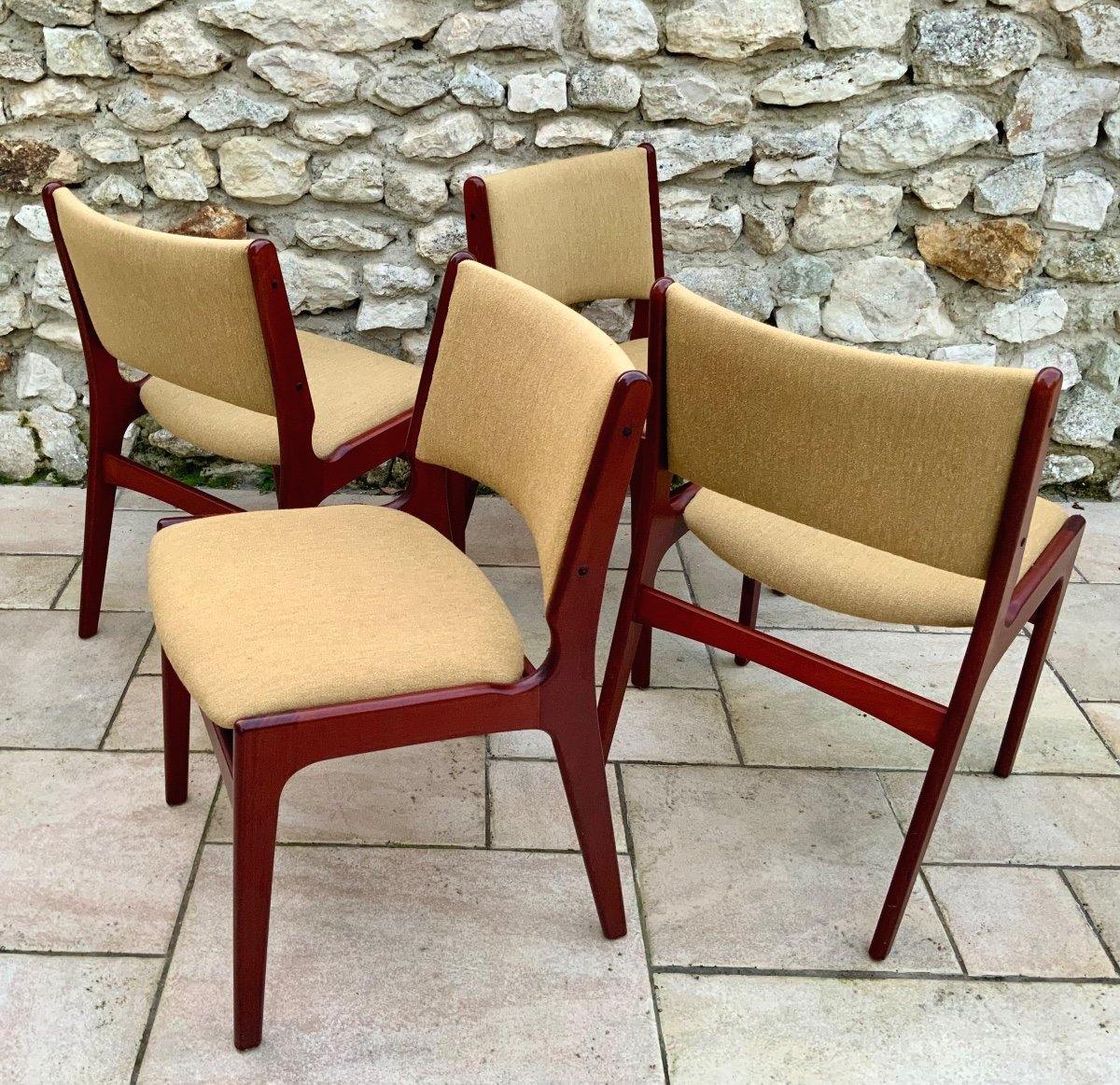 4 Scandinavian Design Chairs In Solid Wood And Fabric