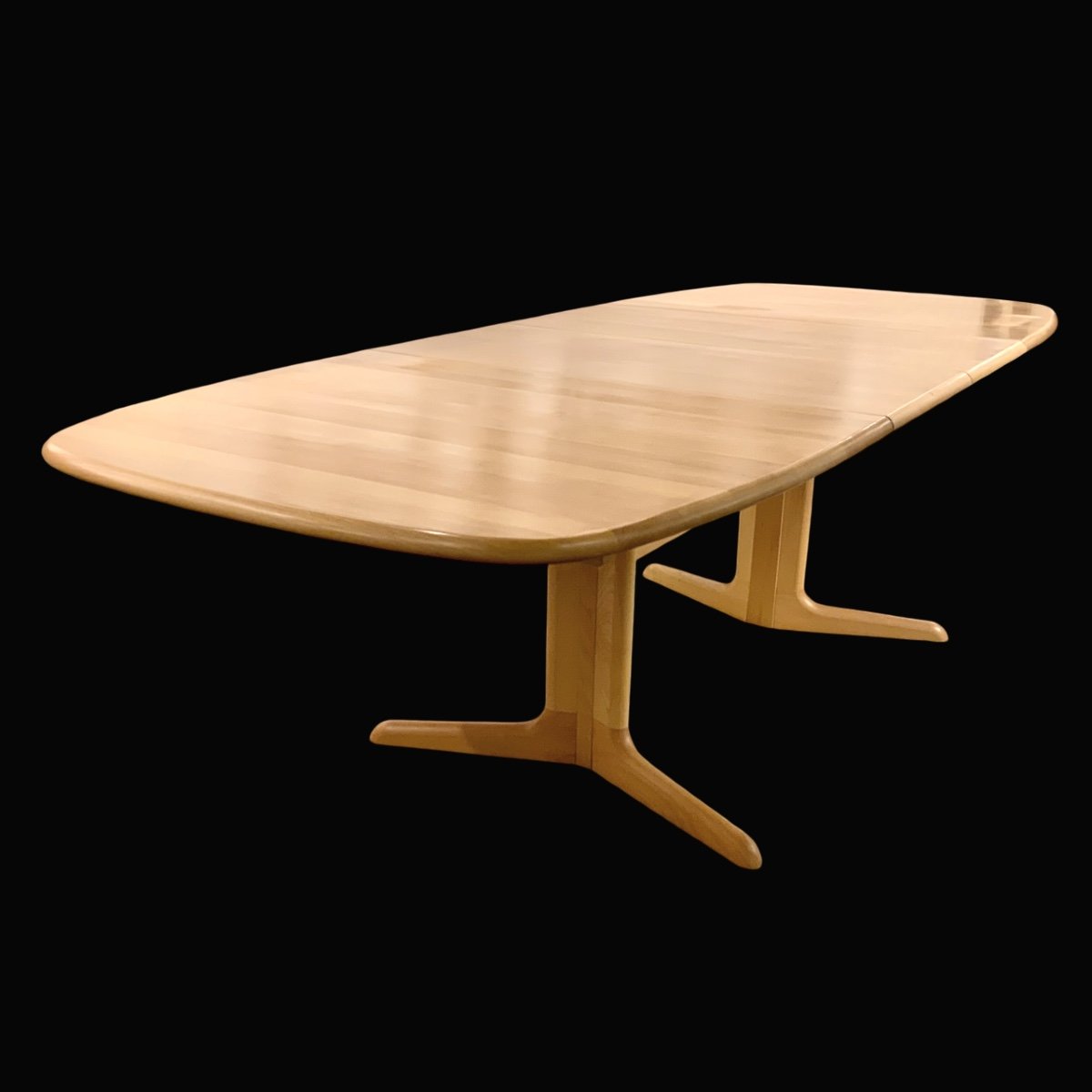 Scandinavian Extendable Dining Table -photo-1