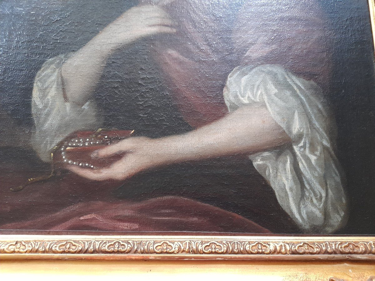 Young Woman From The 17th Century Holding A Pearl Necklace-photo-1