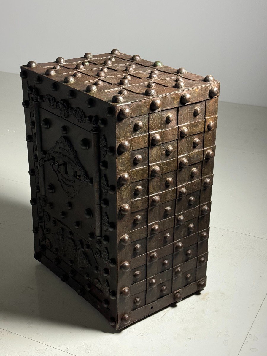 Magaud De Charf Hobnail Safe-photo-1