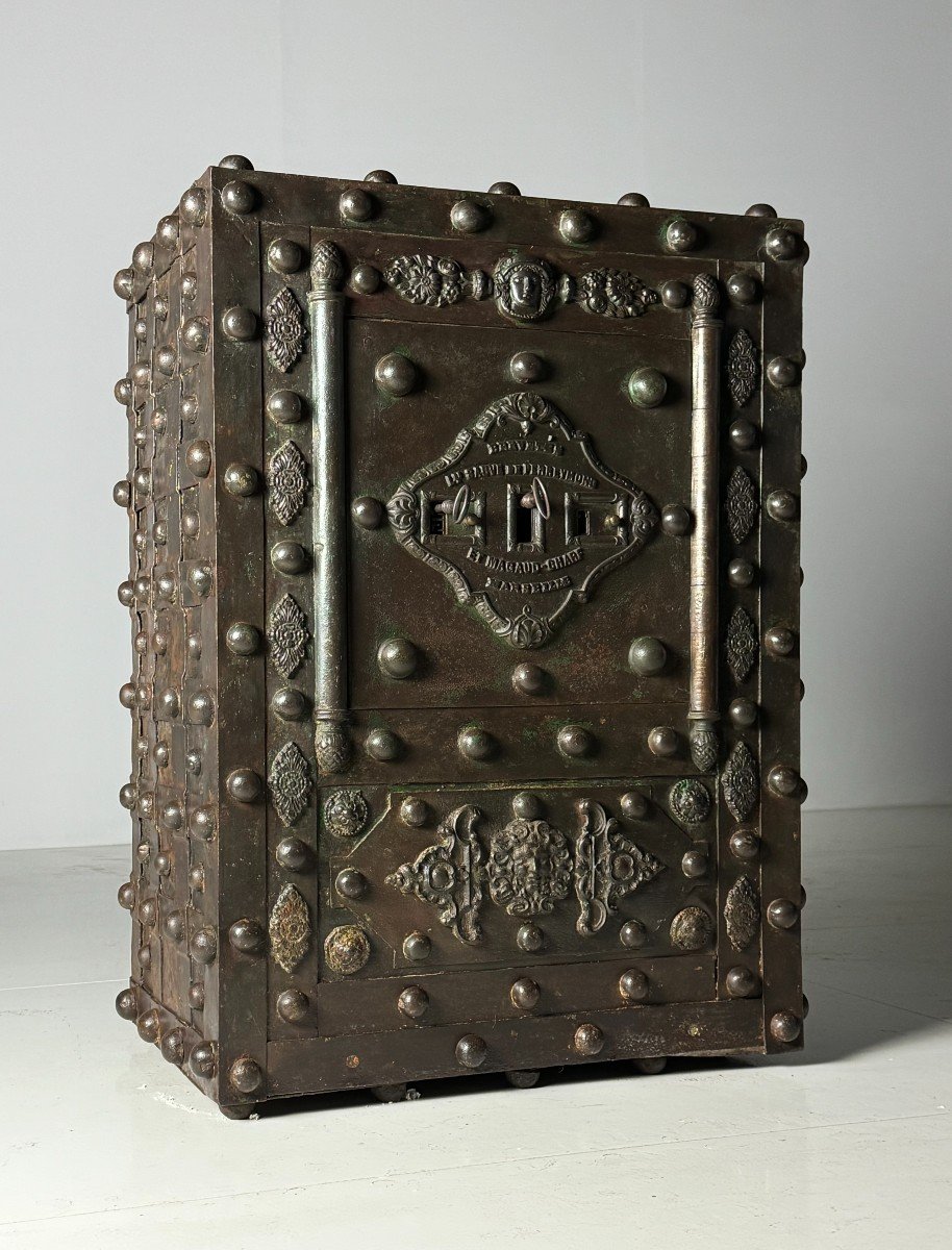 Magaud De Charf Hobnail Safe