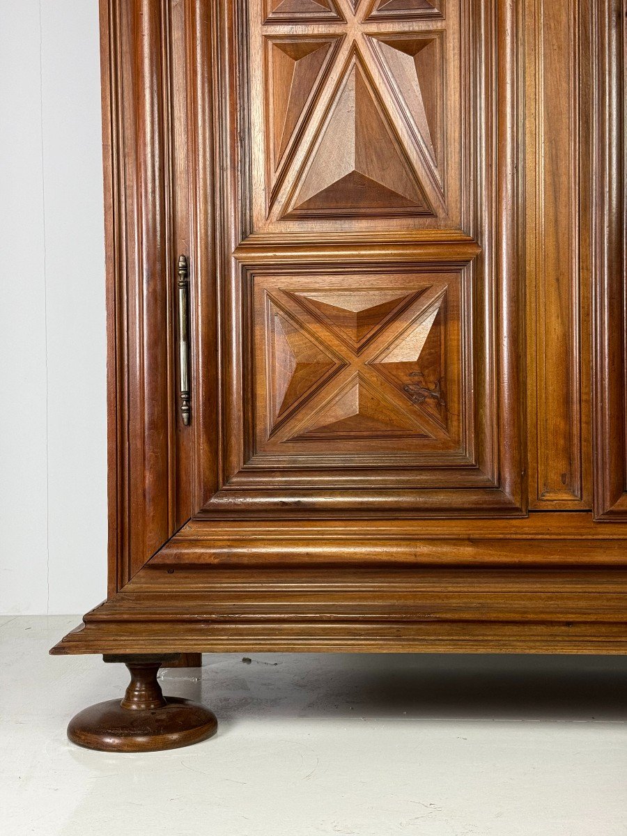 Geometric Burgundy Cabinet Wallnut-photo-3