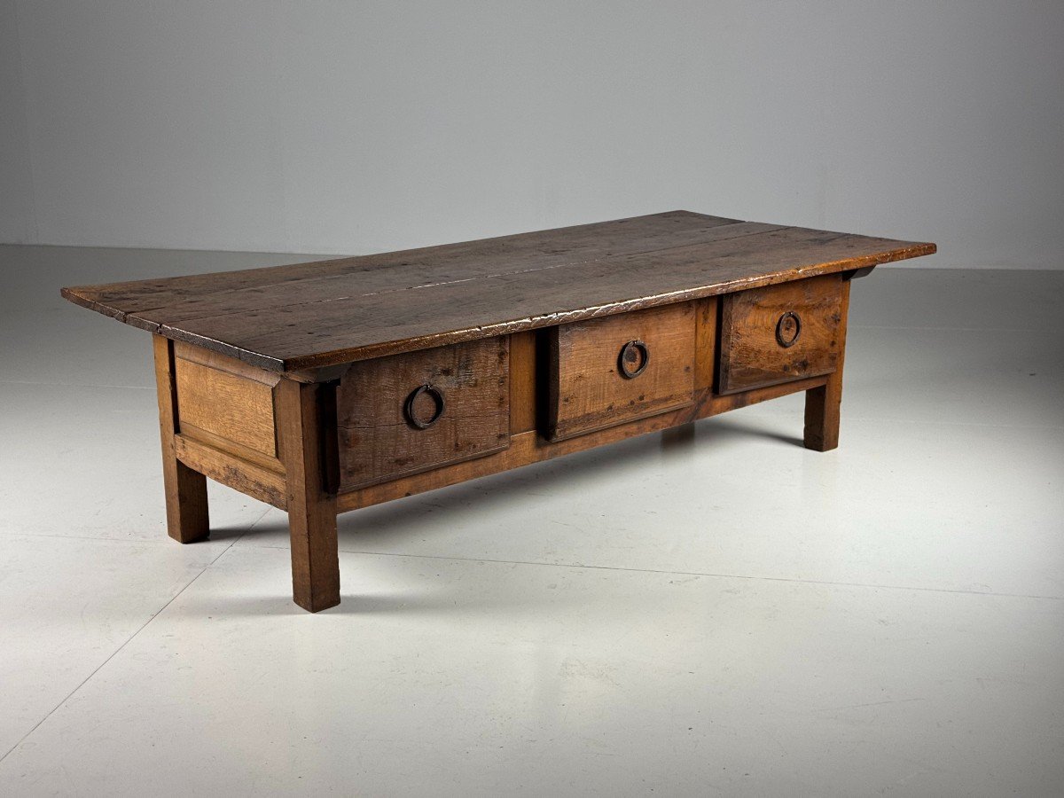 18th Century Spanish Coffee Table-photo-1