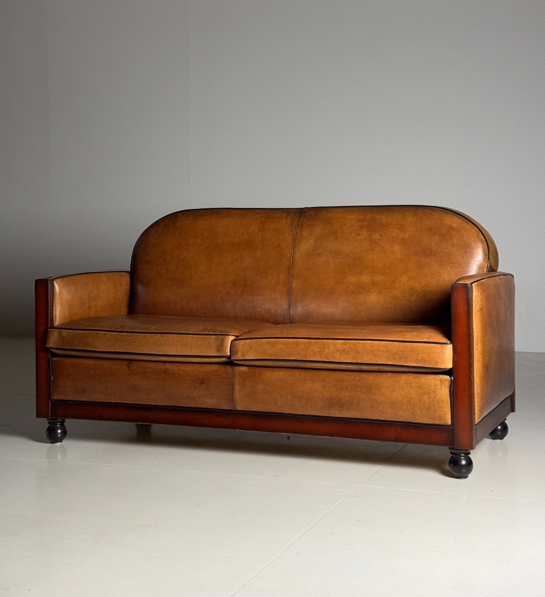 Art Deco Sheepskin Sofa Classic Leather-photo-1