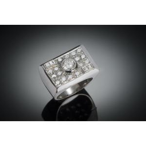 Bague moderniste vers 1935 diamants (2,5 carats centre 1 carat)