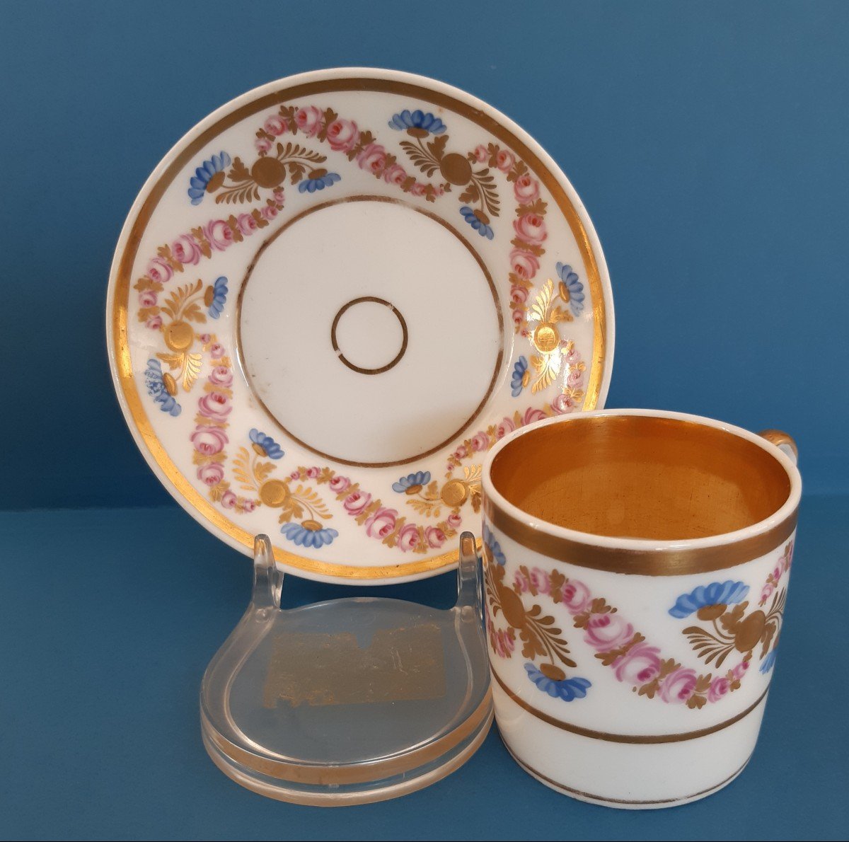 élégante Tasse Avec Soucoupe En Porcelaine Polychrome